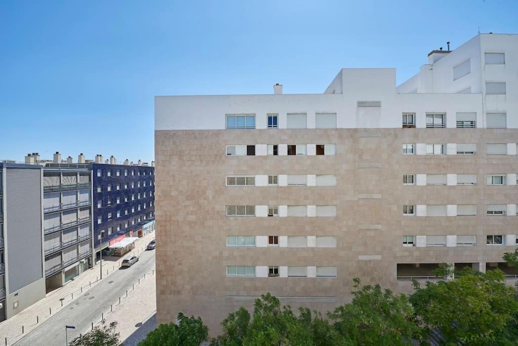 Modern Apartment In Parque Das Nacoes Lisbon Exterior photo