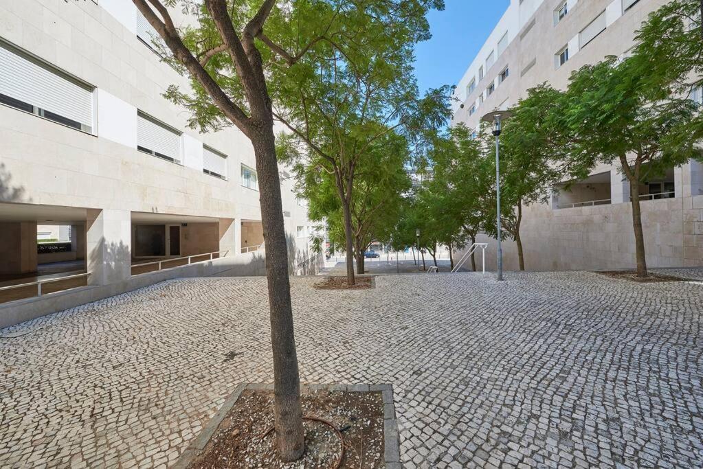 Modern Apartment In Parque Das Nacoes Lisbon Exterior photo