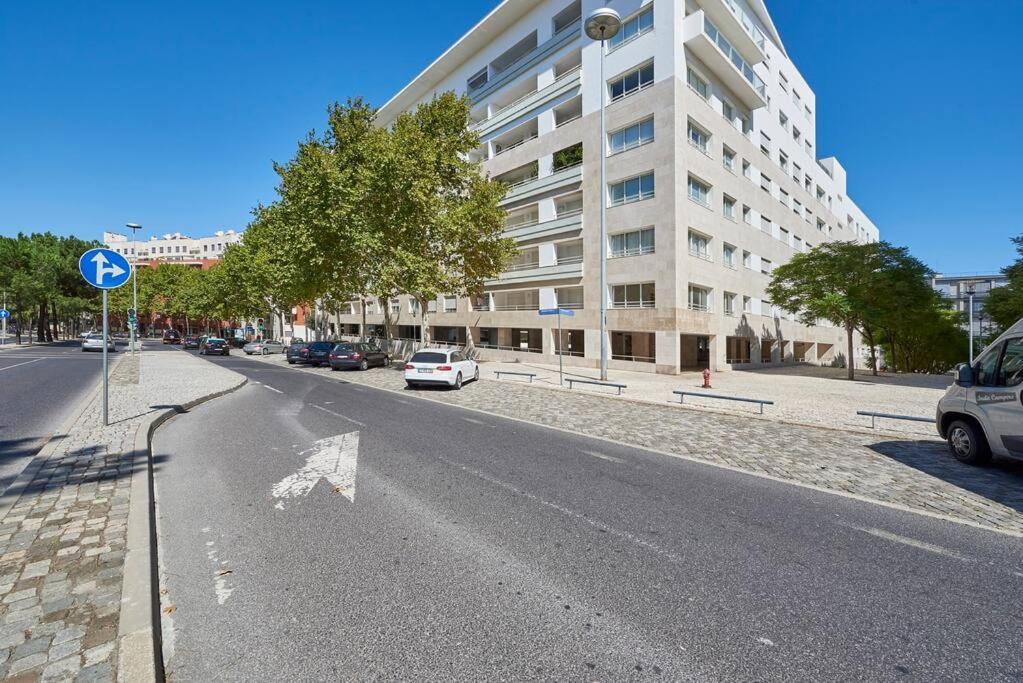 Modern Apartment In Parque Das Nacoes Lisbon Exterior photo